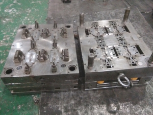 f_0e20a91fa0556201397454f45c34cbac 汽車配件雨刮塑膠模具,注塑模具制造,精密模具加工