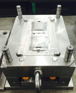 深圳塑膠模具廠、電器外殼模具661011、注塑模具